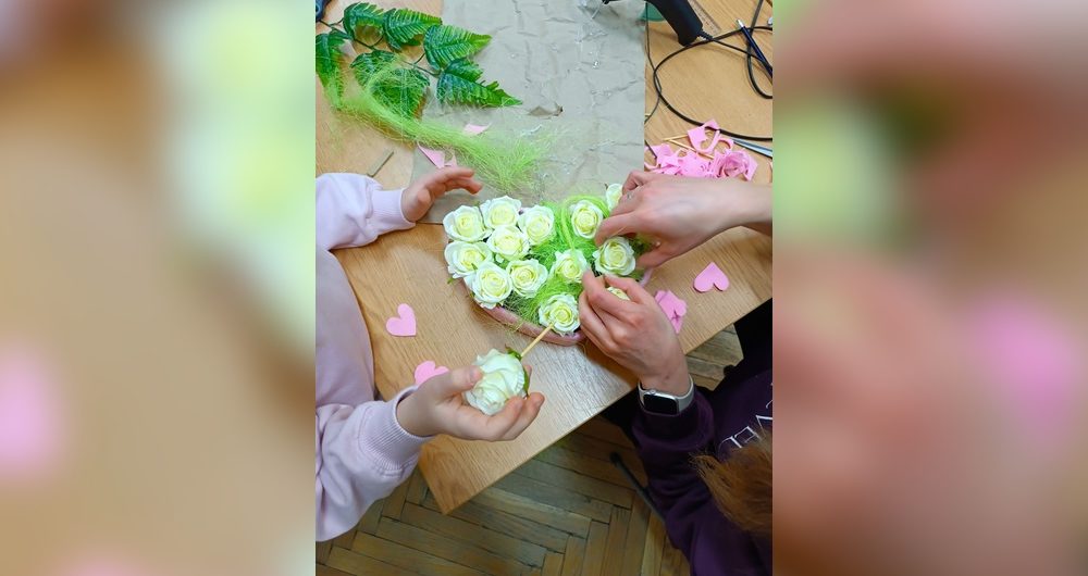 Serce pełne kwiatów – relacja z rodzinnych warsztatów rękodzielniczych