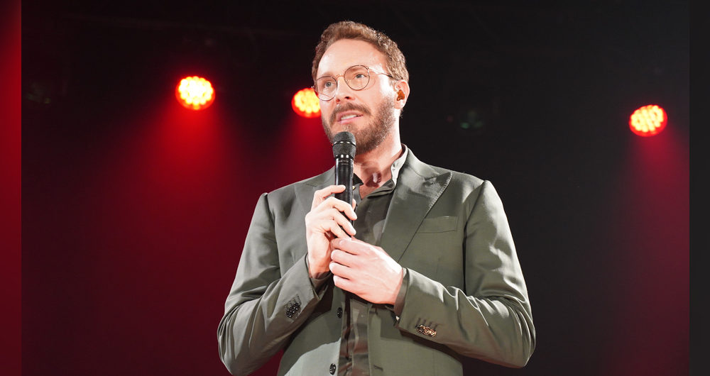 Miłość wybrzmiała w Sandomierzu – relacja z koncertu Sławka Uniatowskiego „Love Story”